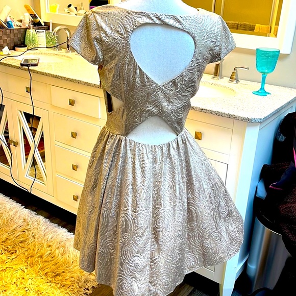 Adrianna Papeli Harvey Logan Metallic Dress - Picture 3 of 12